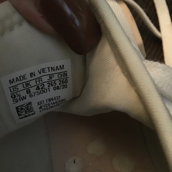 Adidas sneakers size 9.5 - Picture 5 of 5